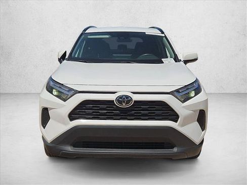 Used 2025 Toyota RAV4 XLE AWD/4WD image 2