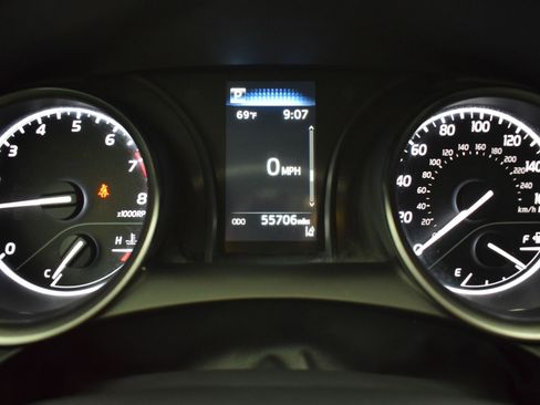 Used 2024 Toyota Camry SE image 16