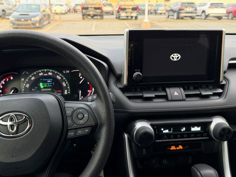 Used 2023 Toyota RAV4 LE image 14