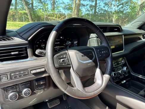 Used 2024 GMC Yukon Denali Ultimate AWD/4WD image 16