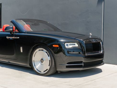 Used 2019 Rolls-Royce Dawn RWD image 46