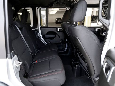 Used 2022 Jeep Wrangler Unlimited Rubicon AWD/4WD image 24