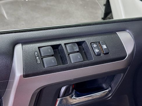 Used 2022 Toyota 4Runner Limited AWD/4WD image 15