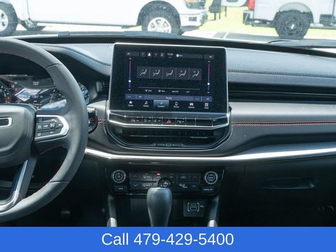 Used 2025 Jeep Compass Trailhawk AWD/4WD image 33