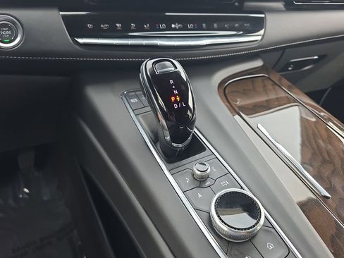 Used 2024 Cadillac Escalade ESV Sport Platinum image 16