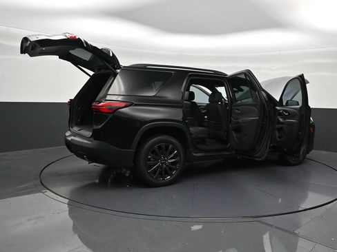 Used 2023 Chevrolet Traverse RS FWD image 31