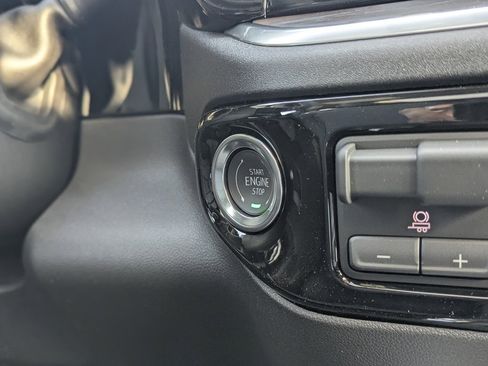 New 2026 GMC Sierra 2500 SLT w/ SLT Convenience Package image 25