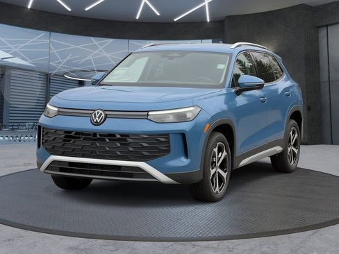 New 2026 Volkswagen Tiguan SE AWD/4WD image 2