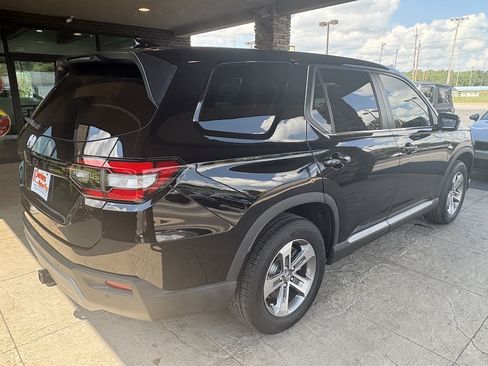 Used 2024 Honda Pilot EX-L image 6