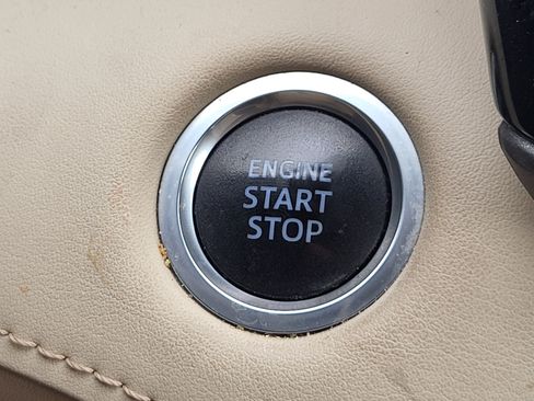 Used 2020 Toyota Highlander XLE AWD/4WD image 18