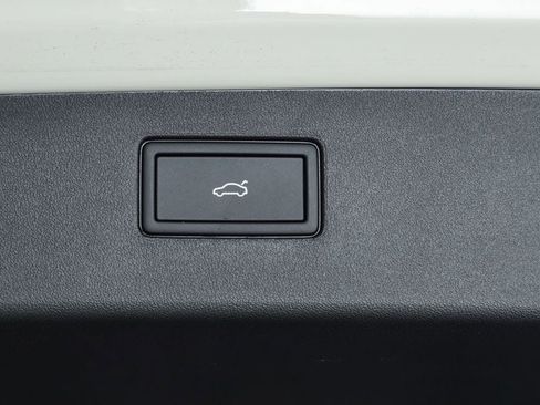 New 2026 Volkswagen Tiguan SE R-Line image 30