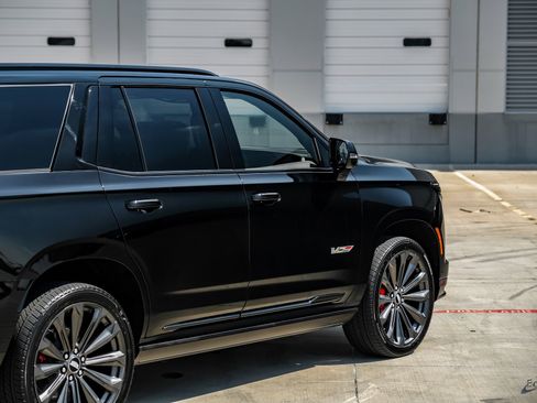 Used 2025 Cadillac Escalade V image 15