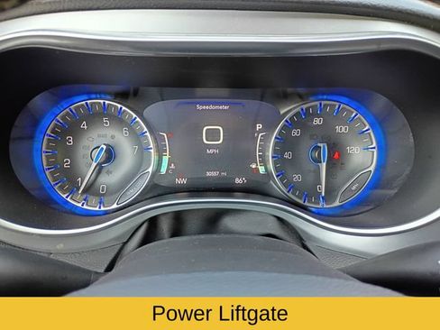 Used 2026 Chrysler Pacifica Limited FWD image 15