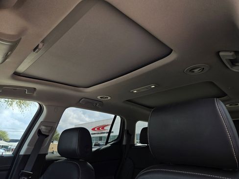 Used 2023 GMC Acadia SLT w/ Elevation Edition image 14