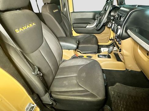 Used 2013 Jeep Wrangler Unlimited Sahara image 26
