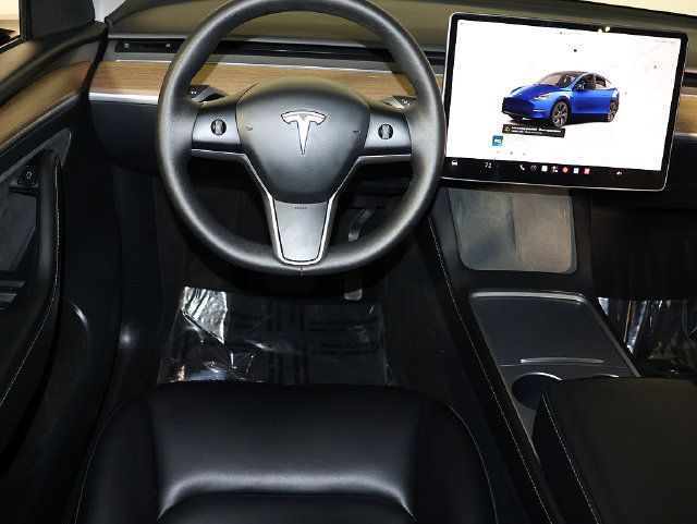 Used 2024 Tesla Model Y Long Range AWD/4WD image 3