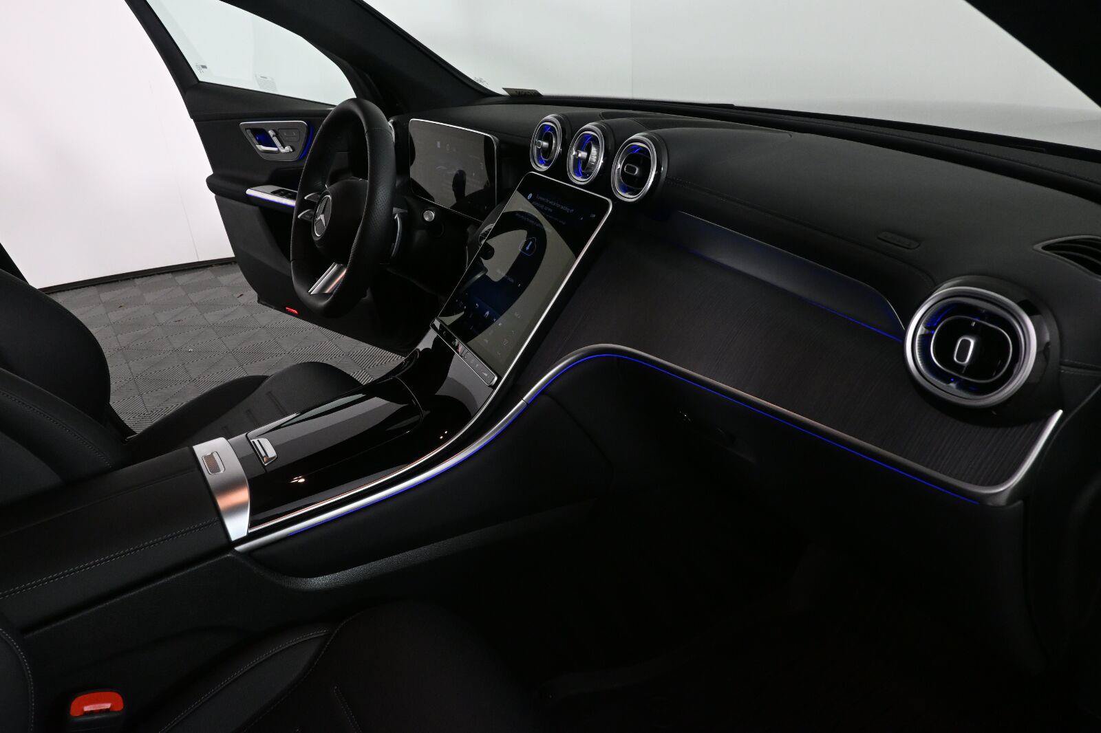 Used 2026 Mercedes-Benz GLC 300 4MATIC image 21