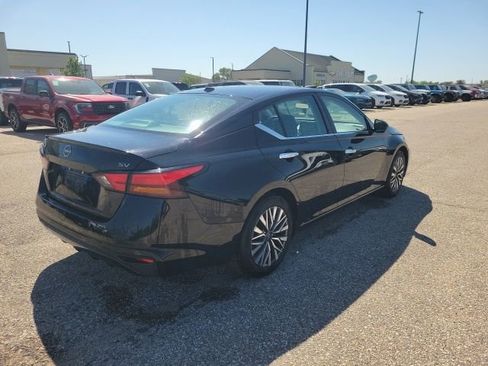 Used 2024 Nissan Altima 2.5 SV FWD image 21