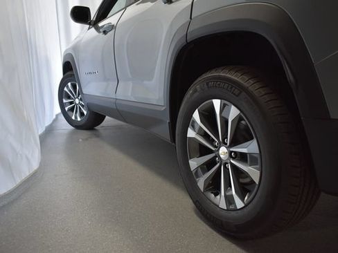 New 2026 Chevrolet Equinox LT w/ Convenience Package II AWD/4WD image 9