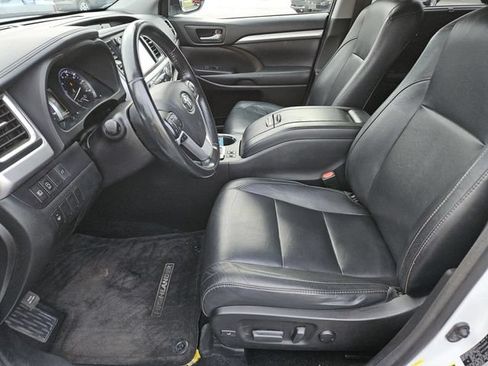 Used 2018 Toyota Highlander XLE FWD image 25
