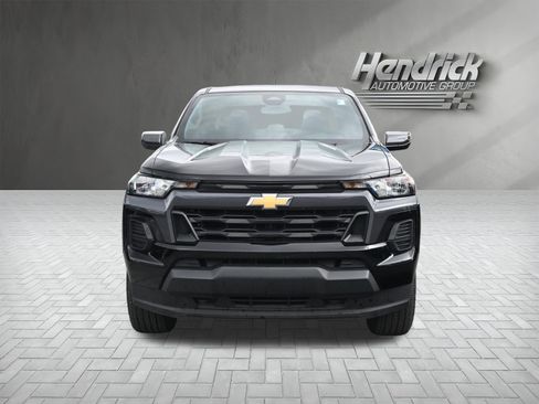 Used 2024 Chevrolet Colorado LT AWD/4WD image 3