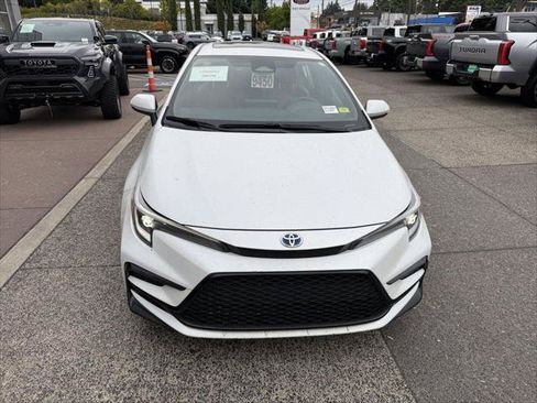 Certified 2023 Toyota Corolla SE w/ SE Package FWD image 9