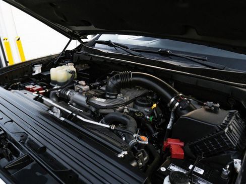 Used 2017 Nissan Titan SV image 45