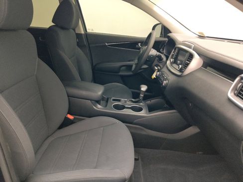Used 2019 Kia Sorento L FWD image 21