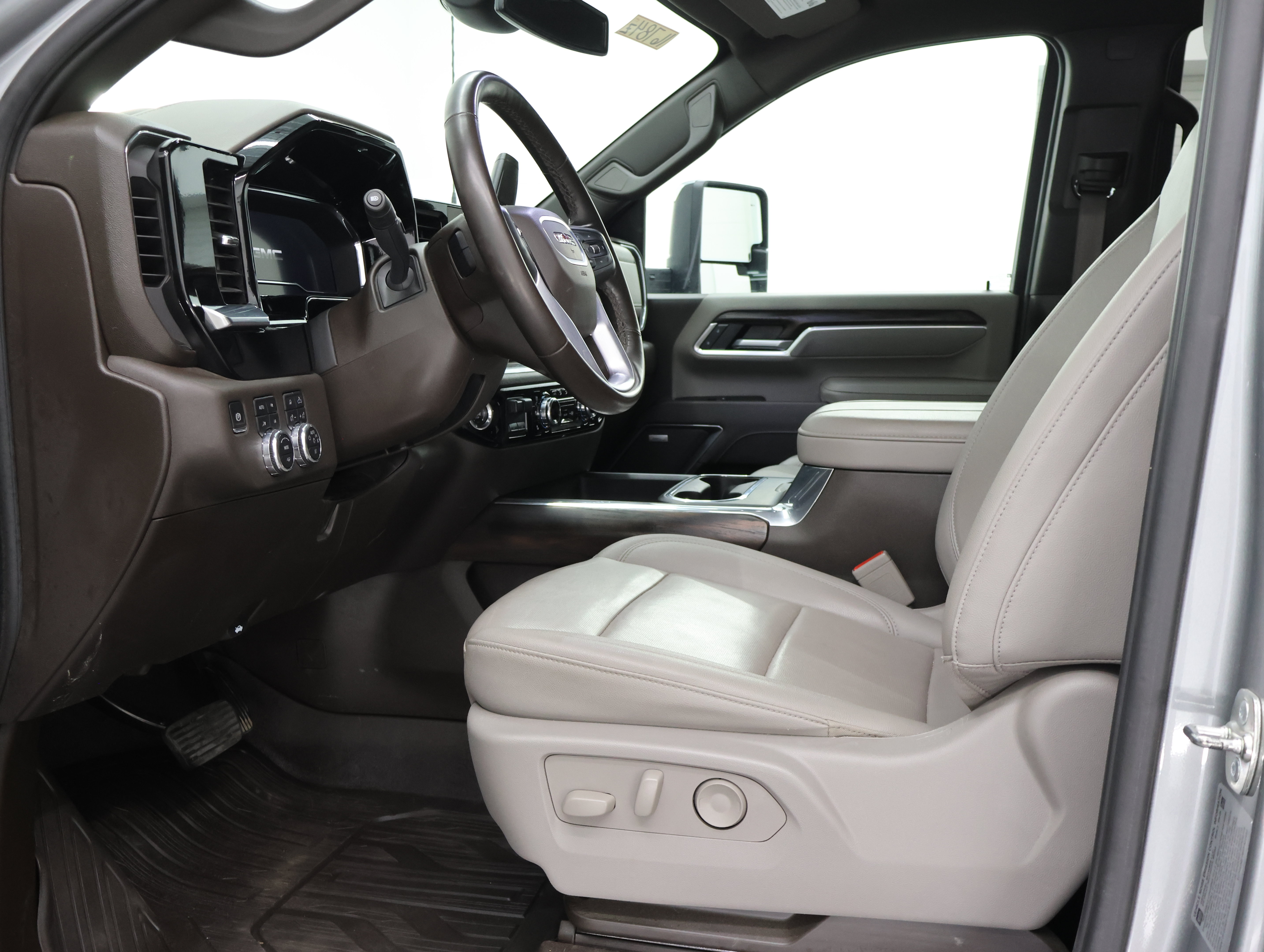 Used 2025 GMC Sierra 2500 SLT w/ SLT Premium Package AWD/4WD image 8