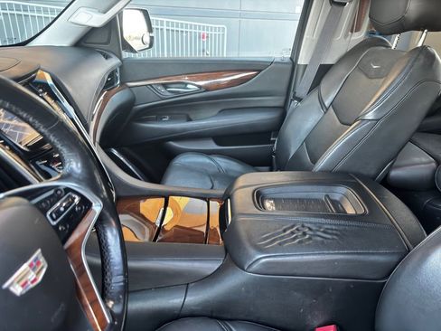 Used 2016 Cadillac Escalade ESV Luxury image 37