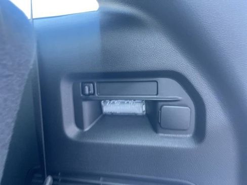 Used 2023 Ford Explorer XLT image 11