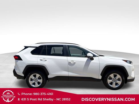 Used 2020 Toyota RAV4 XLE w/ Convenience Package FWD image 8