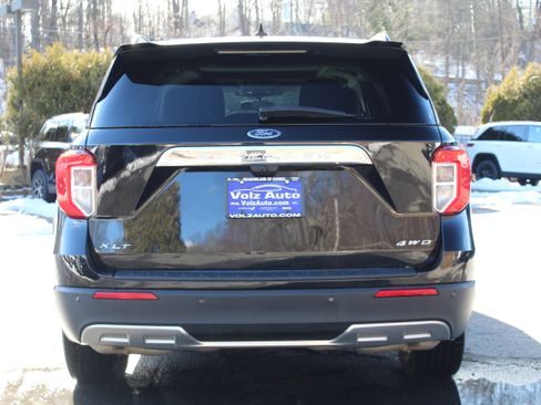 Used 2022 Ford Explorer XLT w/ Equipment Group 202A image 29