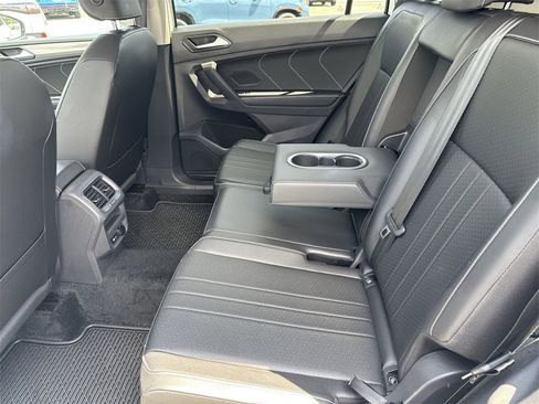 Used 2024 Volkswagen Tiguan SE image 27