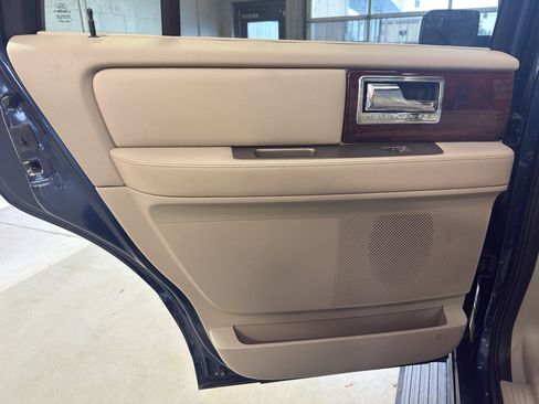 Used 2013 Lincoln Navigator 4WD w/ HD Trailer Tow Pkg image 31