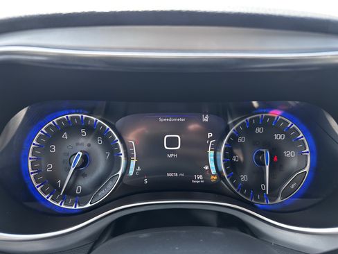 Used 2025 Chrysler Pacifica Limited FWD image 15