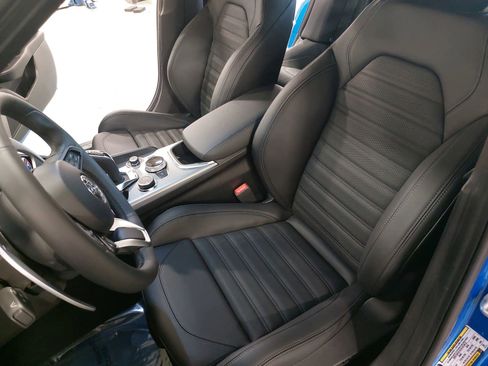 New 2025 Alfa Romeo Giulia AWD w/ Veloce Package AWD image 15