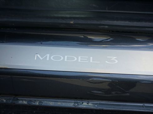 Used 2018 Tesla Model 3 Long Range image 19