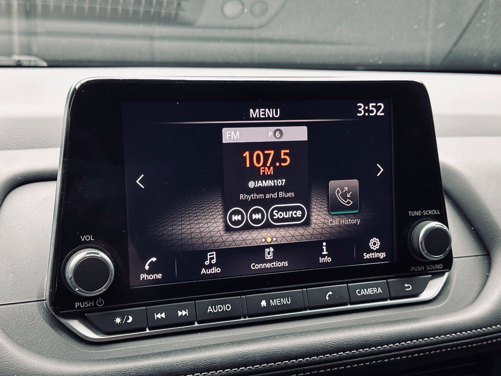 Used 2024 Nissan Rogue S AWD/4WD image 29