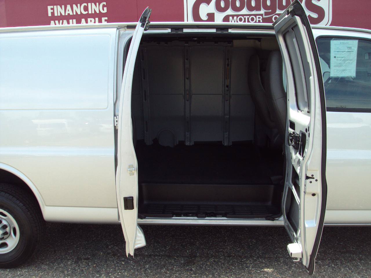 Used 2021 Chevrolet Express 3500 Extended w/ Driver Convenience Package RWD image 10