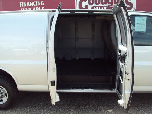 Used 2021 Chevrolet Express 3500 Extended w/ Driver Convenience Package RWD image 10