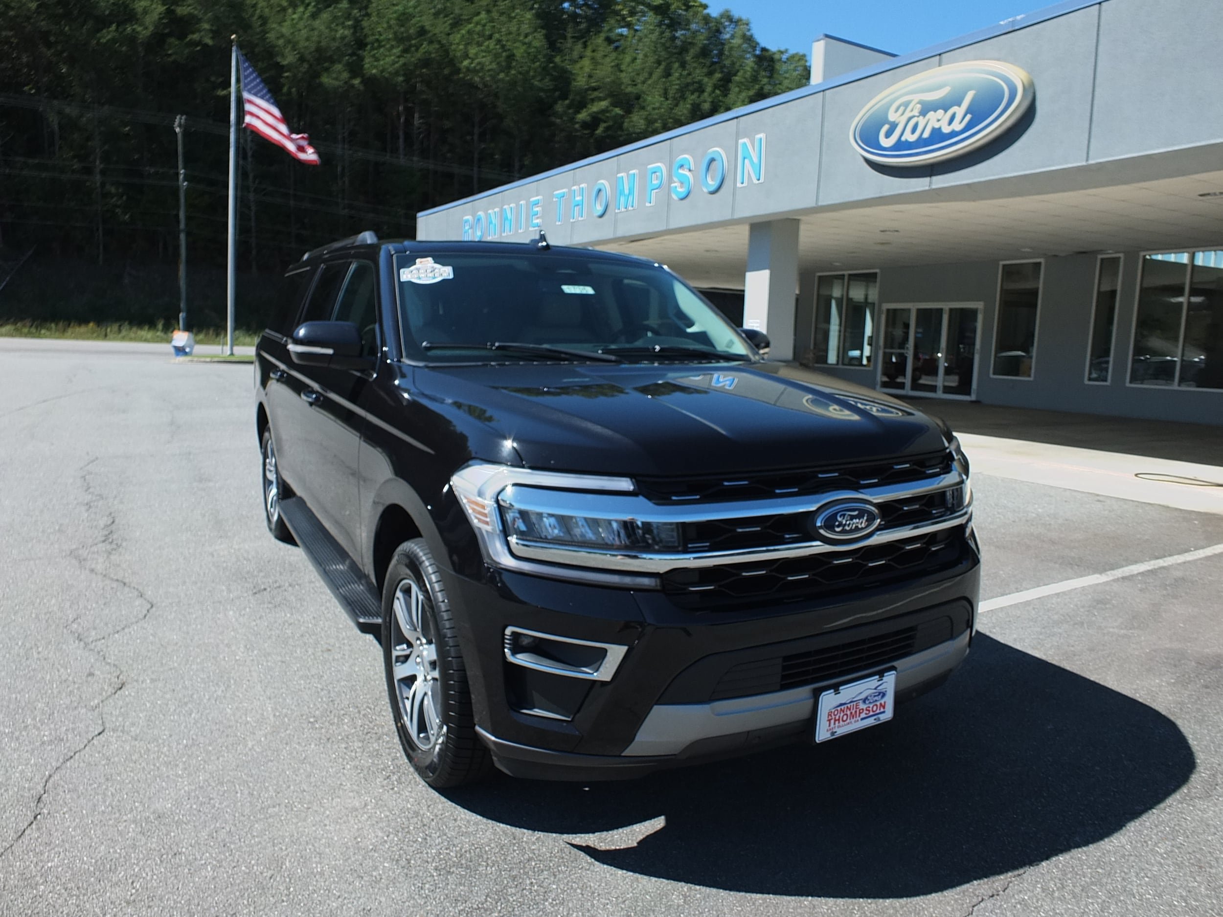 Used 2024 Ford Expedition Max Limited AWD/4WD image 1