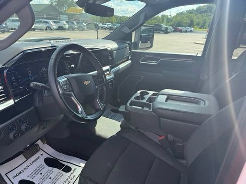 Used 2025 Chevrolet Silverado 2500 LT w/ Convenience Package AWD/4WD image 9
