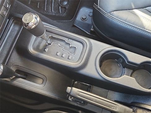 Used 2017 Jeep Wrangler Unlimited Sahara w/ Connectivity Group image 15