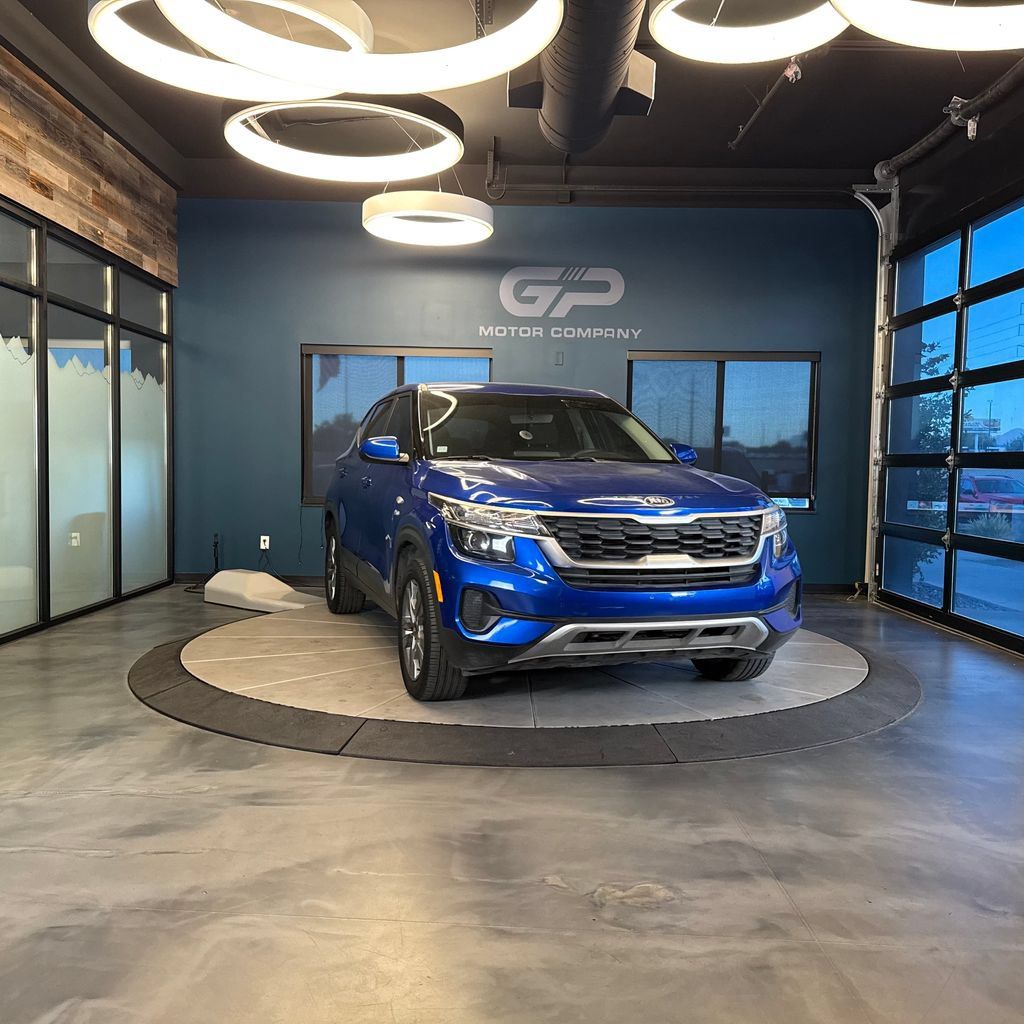 Used 2021 Kia Seltos LX AWD/4WD image 1