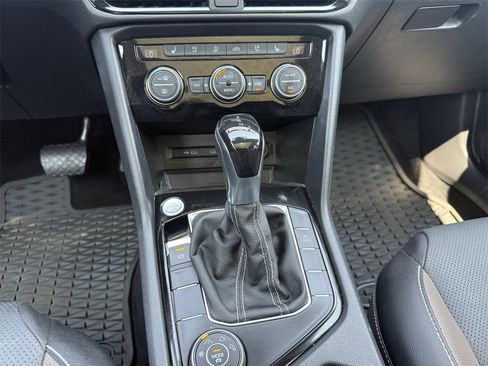 Used 2022 Volkswagen Taos SEL image 11