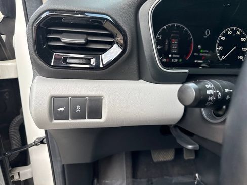 Used 2024 Honda Pilot Touring image 23