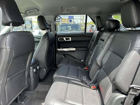 Used 2023 Ford Explorer XLT w/ Equipment Group 202A AWD/4WD image 10