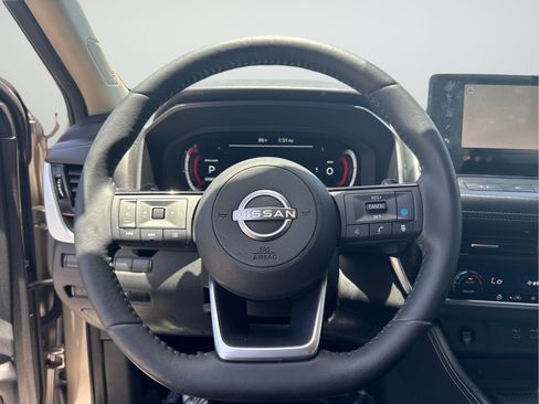 Certified 2024 Nissan Rogue Platinum FWD image 19