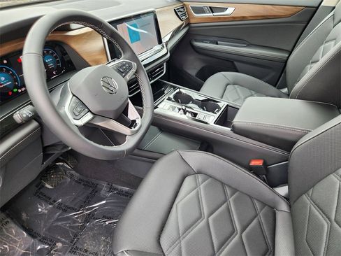 New 2025 Volkswagen Atlas SE image 6